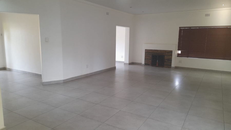 To Let 3 Bedroom Property for Rent in Flamwood North West